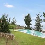 Melivaro Tsoukaladhes